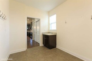 754 N Geneva Ave, Elmhurst, IL 60126 - photo 2