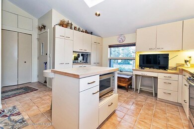 ST. CHARLES KITCHEN