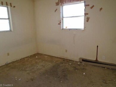 1426 R C Baldwin Ave, High Point, NC 27260 - photo 7