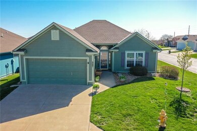 527 Galaxy Ln, Raymore, MO 64083 - photo 2