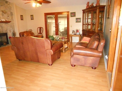 947 Duskin Dr, Jacksonville, FL 32216 - photo 3