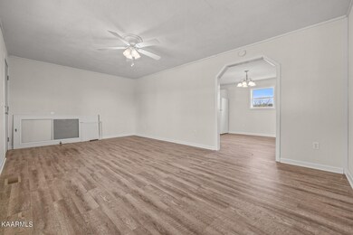 197 Myrtle Ave, Crossville, TN 38555 - photo 3