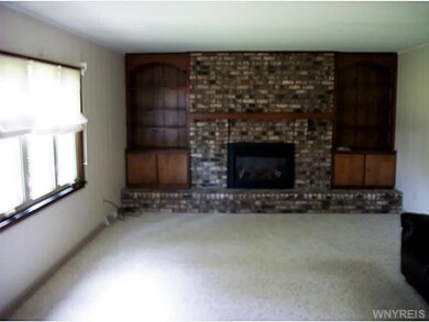 1075 Bowen Dr E, North Tonawanda, NY 14120 - photo 6