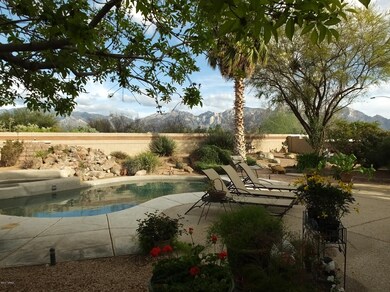 Pool and mountain views!