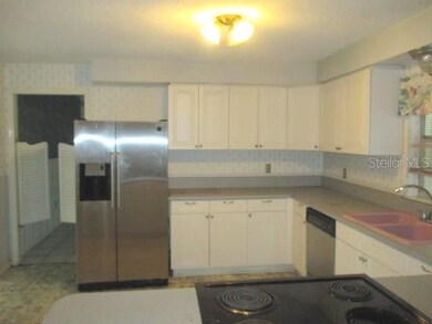 5442 Lisa Cir, Zephyrhills, FL 33542 - photo 6