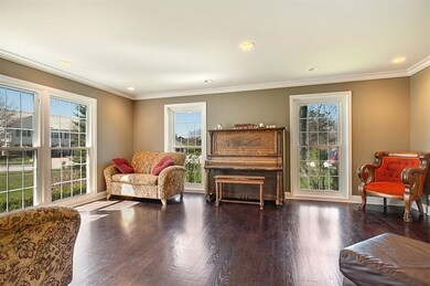 2526 Osage Dr, Glenview, IL 60026 - photo 3