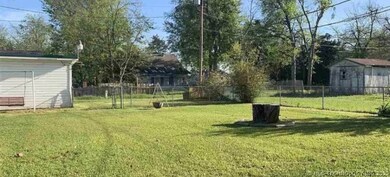 911 E Jefferson St, Hugo, OK 74743 - photo 4