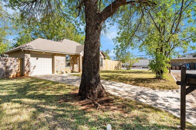 202 Gatrix Ave, Cleburne, TX 76033 - photo 3