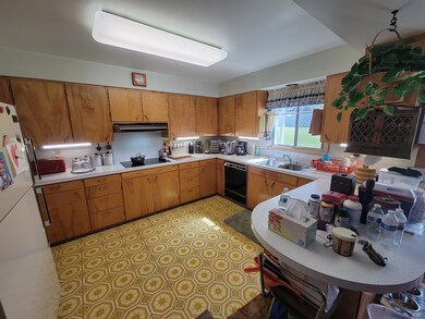 1636 Brookdale Ave, Medford, OR 97504 - photo 2