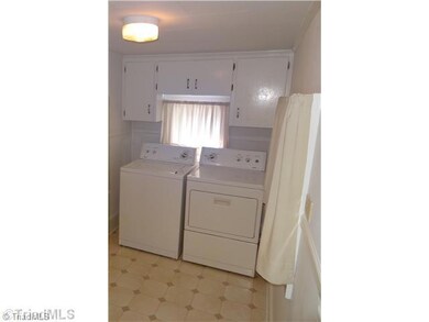 Laundry Room. Washer and dryer are yours to keep !