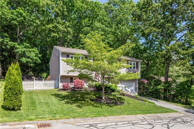 8 Beaver Creek Ct, Cranston, RI 02921 - photo 4