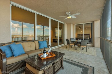 Sunroom / solarium with ceiling fan