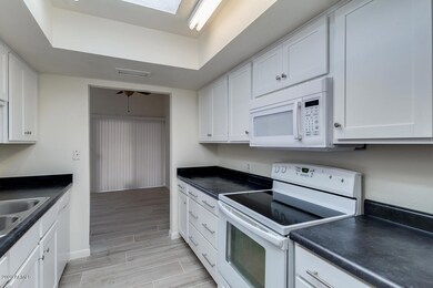 06-MODERN KITCHEN