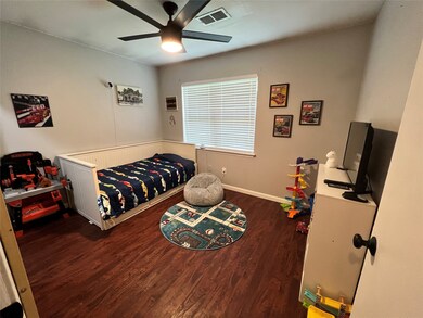 305 Mary Ann Dr, Friendswood, TX 77546 - photo 5