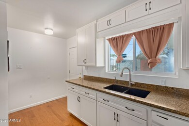 Kitchen w/Granite