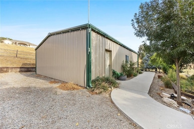 23740 Lakeview Dr, Tehachapi, CA 93561 - photo 3