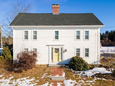 Well Maintained Antique Colonial Farmhouse on 1.5 Acres