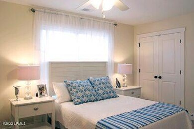 Interior_Bedroom-398.23121387283x0-c-def