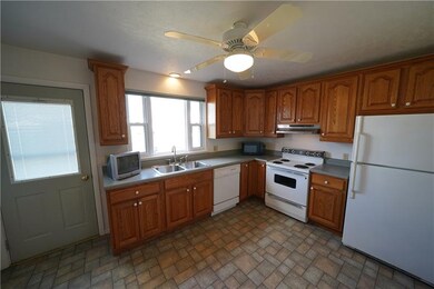 422 Longfellow St, Vandergrift, PA 15690 - photo 7