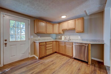 Updated Kitchen w/ Granite!
