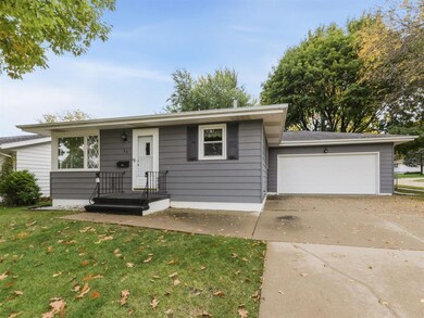 25 26th Ave SW, Cedar Rapids, IA 52404 - photo 2