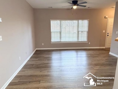 20004 Hidden Oaks Dr, Trenton, MI 48183 - photo 4