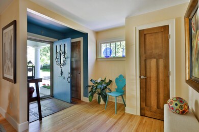 129 E Schreyer Place, Columbus, OH 43214 - photo 6