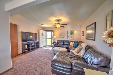 3106 Blackberry Cir SW, Cedar Rapids, IA 52404 - photo 4