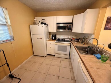 2850 Somerset Dr unit 208L, Lauderdale Lakes, FL 33311 - photo 5