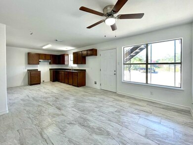 201 Masterson Rd unit 108, Laredo, TX 78046 - photo 3