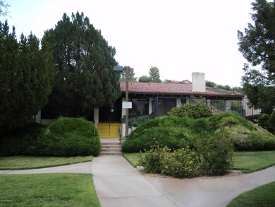 2 CLUBHOUSE