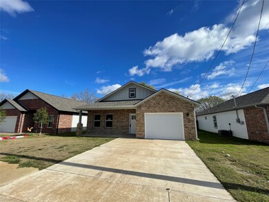 813 Sayle St, Greenville, TX 75401 - photo 3