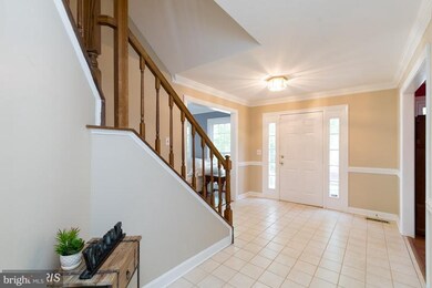 6184 Snowhill Ct, Centreville, VA 20120 - photo 3