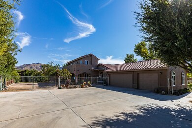 Front w/ 3 Car Garage