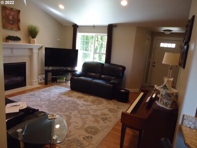 Living Room/Entrance