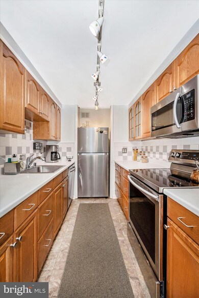 7003 Knighthood Ln, Columbia, MD 21045 - photo 7