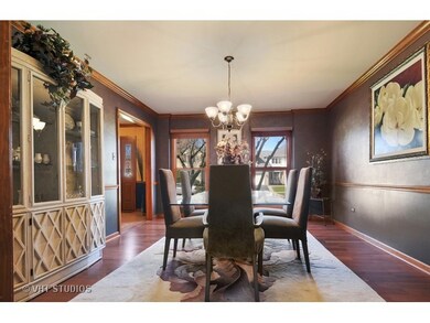 2325 University Ct, Naperville, IL 60565 - photo 3