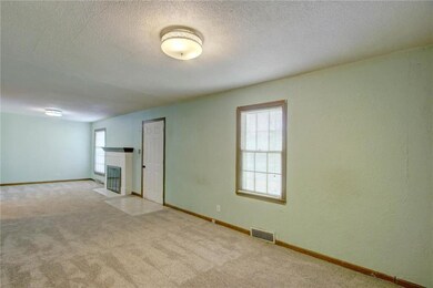 12714 Circle Dr, Shawnee, KS 66216 - photo 7