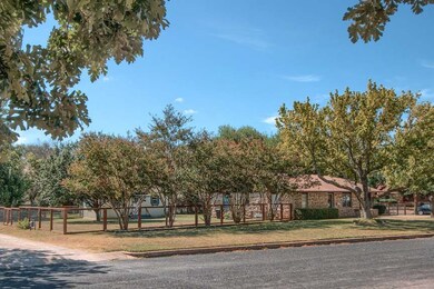 1401 N Crockett St, Fredericksburg, TX 78624 - photo 3