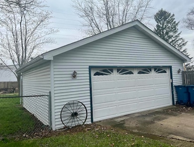 711 Shawnee Ct, Lowell, IN 46356 - photo 2