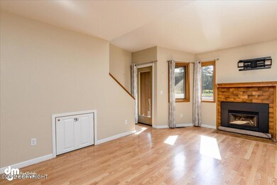 04-Living Room 20220525-DW-4035-Edit