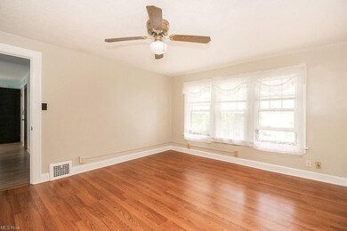 Upstairs Living Room- Unoccupied