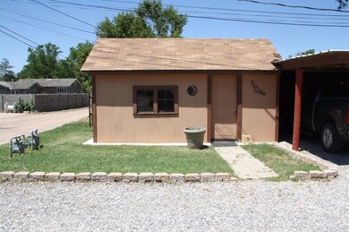 1021 S Trindle St, Hugoton, KS 67951 - photo 3