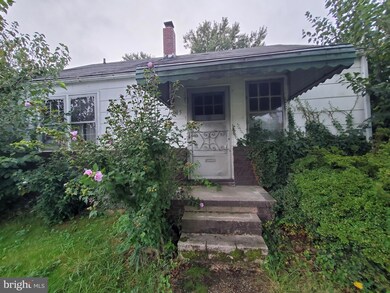 825 Martin Rd, Essex, MD 21221 - photo 4