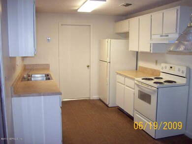 7013 Blache Ct, Jacksonville, FL 32210 - photo 3