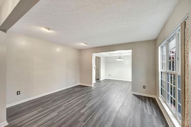 9160 Cobblechase Ct, Cincinnati, OH 45251 - photo 4