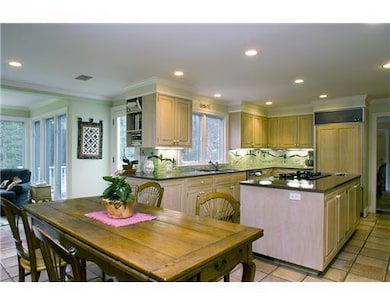 6 Castle Ct, Greenwich, CT 06830 - photo 3