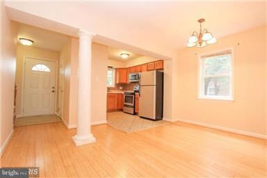 8238 Wycliffe Ct, Manassas, VA 20109 - photo 3