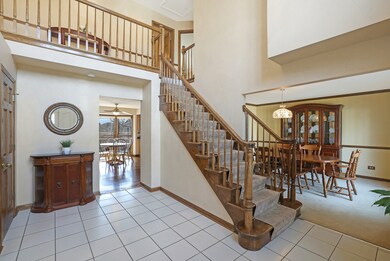 135 Christina Cir, Wheaton, IL 60189 - photo 3