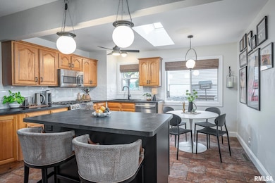 2230 Warren St, Davenport, IA 52804 - photo 3